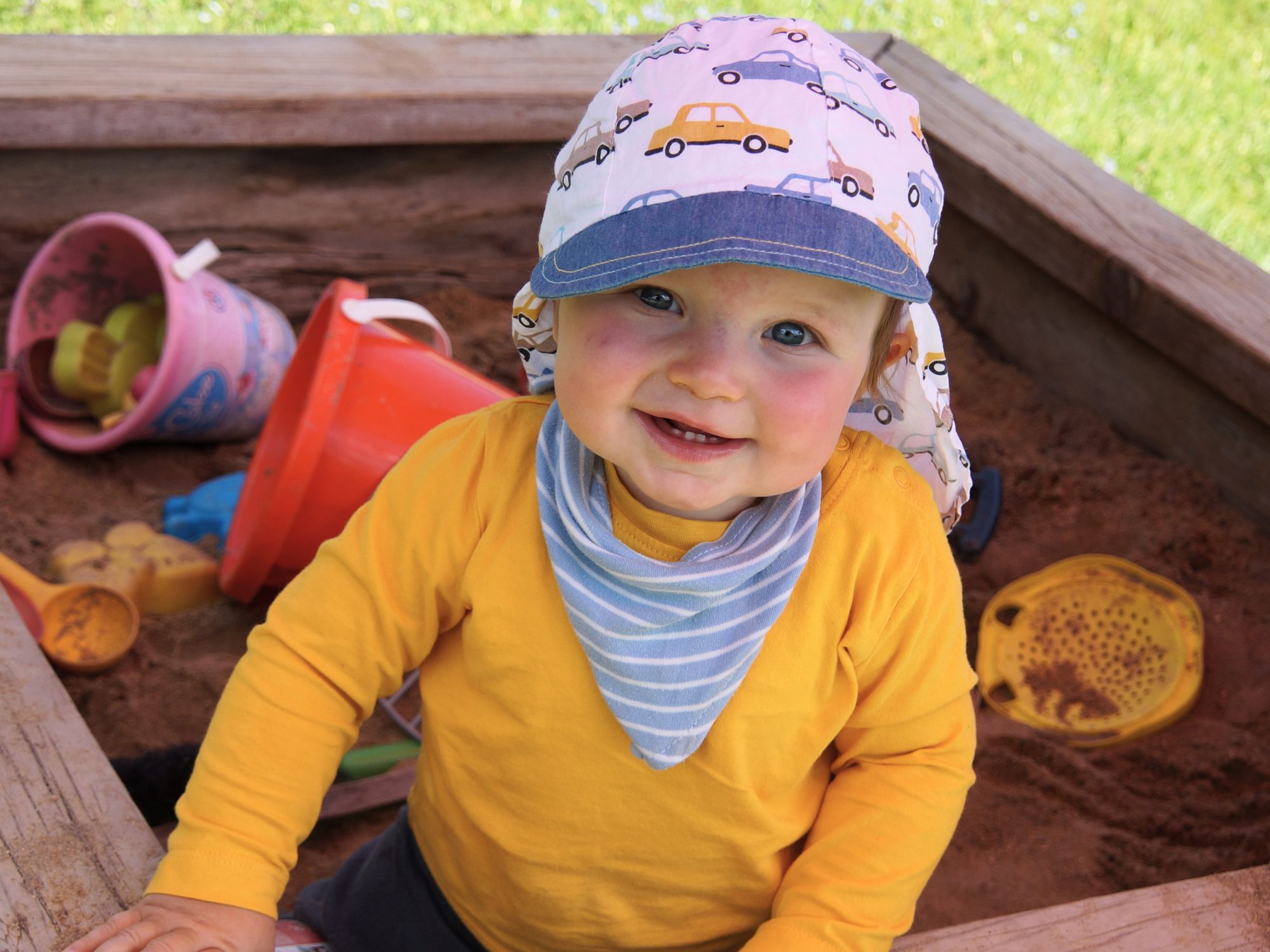 Kleinkind im Sandkasten auf dem Ferienhof Eger – idealer Bauernhofurlaub für Familien mit Baby im Allgäu